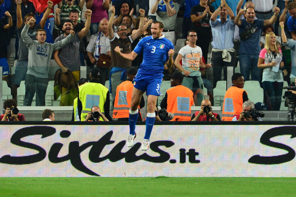 Las mejores imagenes de este Martes en las eliminatorias en Europa.