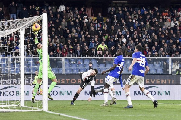 Desafía la gravedad: La secuencia del brutal salto de Cristiano Ronaldo para marcarle al Parma