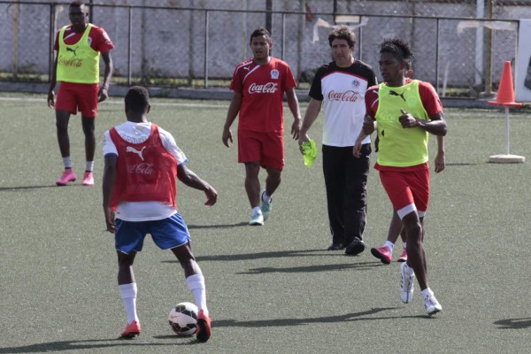 FOTOS: Costly se prepara al máximo para debut con Olimpia