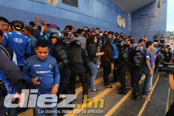 ¡Ambientazo en clásico capitalino entre Motagua y Olimpia!