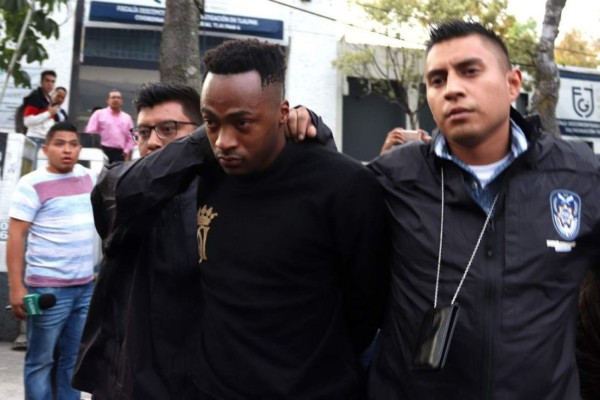 Ronaldinho, Renato Ibarra y otros futbolistas que han pisado una cárcel; siete hondureños en la lista