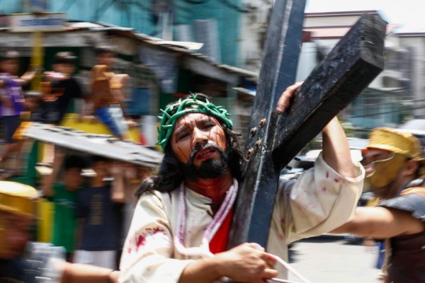 Sangriento Jueves Santo con rituales para pedir perdón por sus pecados