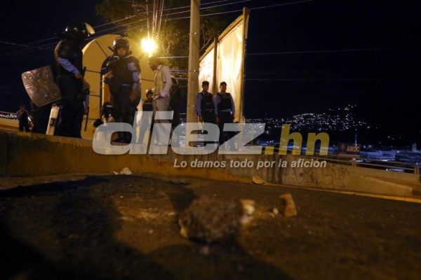 LO QUE NO VISTE EN TV: Relajos en las afueras del Nacional y el baile de Álvarez