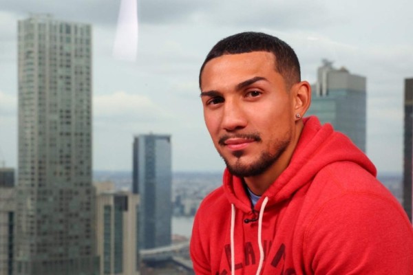 En medio del frío y de compras, Teófimo López arriba a Nueva York para noquear a George Kambosos