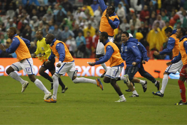¡Honduras celebra un histórico Aztecazo!