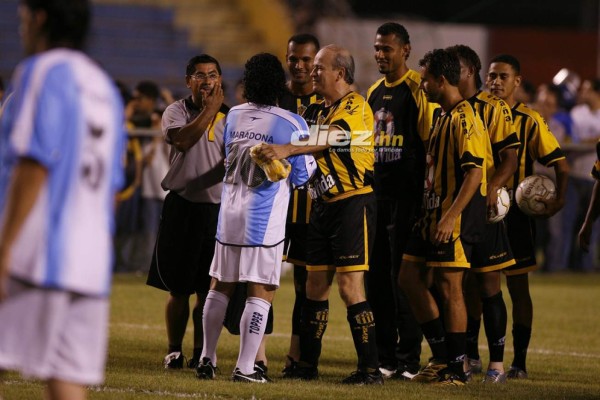 ¡Hotel y camisa de Motagua! El día que Diego Maradona visitó el Estadio Olímpico