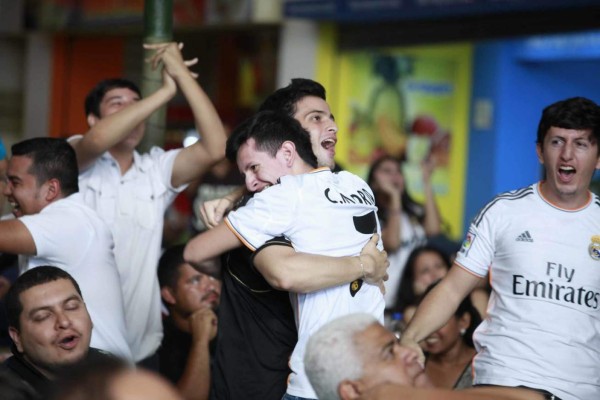 FOTOS: La increíble forma en que se vive clásico español en Honduras