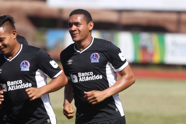 ¡Equipazo! El 11 que se avizora en Olimpia y las opciones de Nahún Espinoza