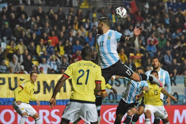 Argentina sufre en penales pero se mete a semifinales de Copa América