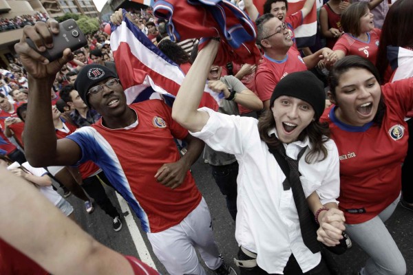 Costa Rica celebra con locura su pase histórico a cuartos de final