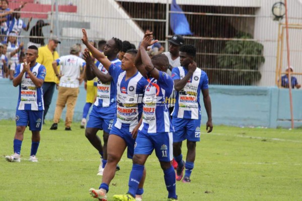 Las dos caras: Alegría y desconsolación de la eliminación del Victoria ante San Juan