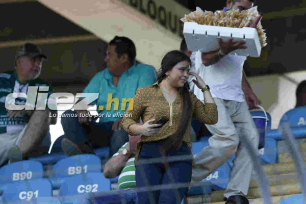 El clásico entre Marathón y Motagua en Pentagonal se llena de chicas muy lindas