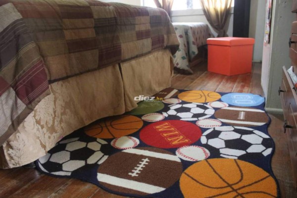 Su cuarto íntimo con sus ídolos y la aldea que lo vio crecer: Conoce Isleta, la tierra de Douglas Martínez