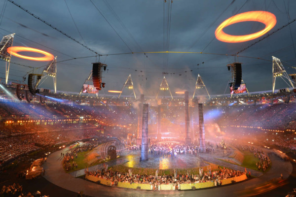 Gran ambiente inauguración de los Juegos Londres 2012.