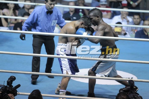 Noche de combates en la Villa Olímpica.