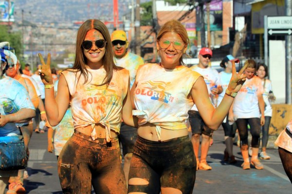 Las mejores imágenes del Color Run en Tegucigalpa