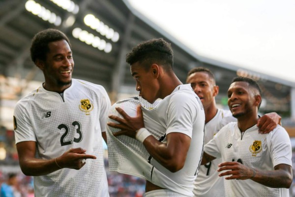 Lágrimas, festejos y polémica: Las imágenes que dejó el Panamá-Trinidad y Tobago