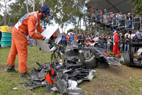 Las impactantes imágenes del accidente de Fernando Alonso en el Gran Premio de Australia