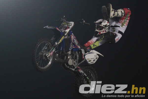 Tegucigalpa vibró con el show en Xpilots