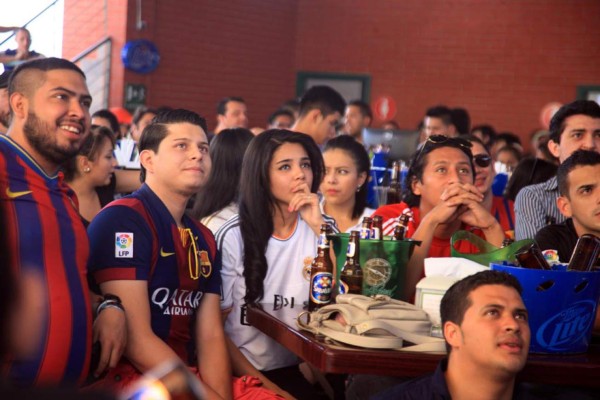 Ambientazo en Honduras con el clásico Barcelona-Real Madrid