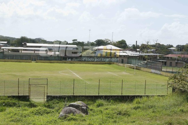 Así luce el descuidado estadio Alfredo León Gómez de la ciudad de Tela