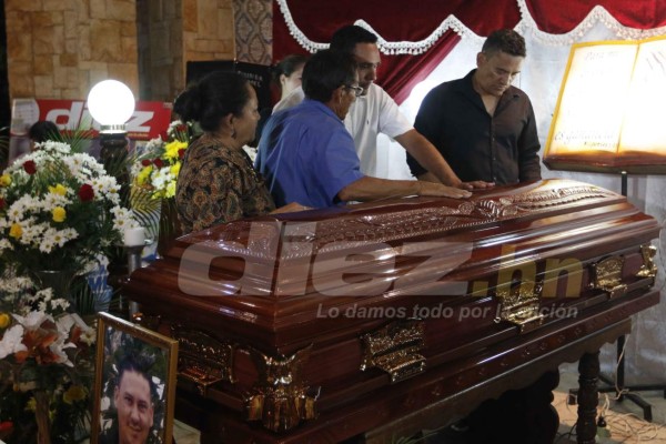 FOTOS: Llanto y dolor en velatorio de Walter López en Ocotepeque