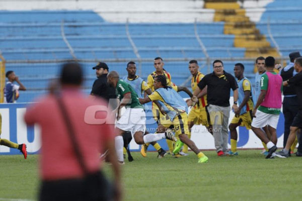 NO VISTE EN TV: Marathón-Real España terminó con zafarrancho y lágrimas