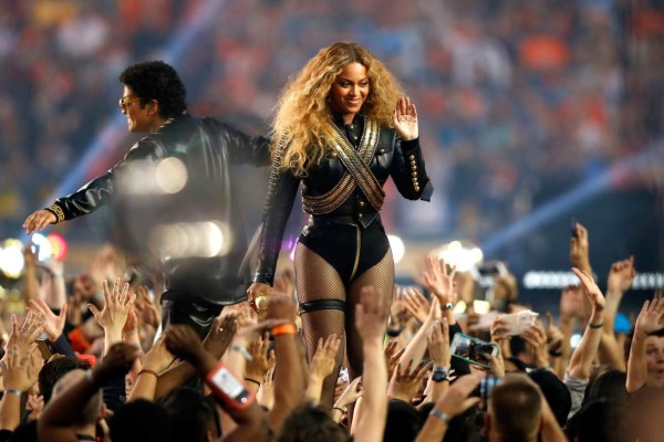 Beyoncé, la reina que brilló en el Super Bowl junto a Bruno Mars y Coldplay