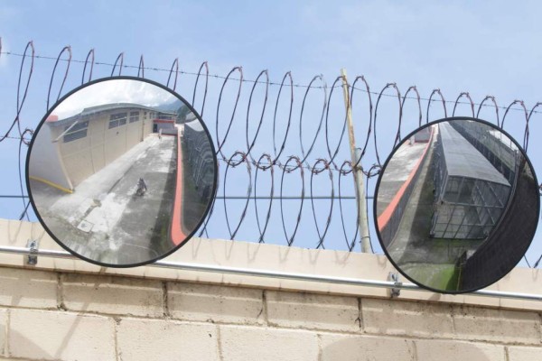 INFORME ESPECIAL: Así es la vida dentro de la nueva prisión de Honduras: El Pozo 3