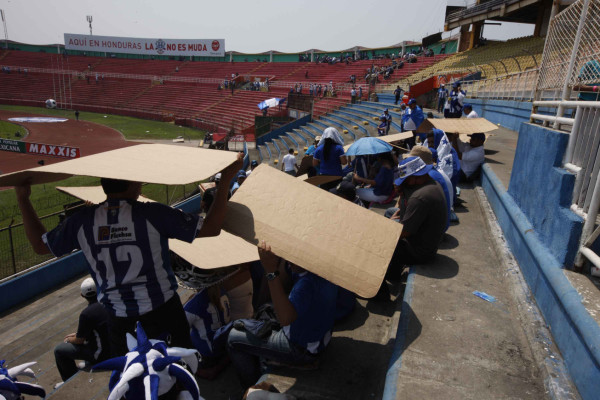 Calor, ambiente y belleza dentro del estadio Olímpico