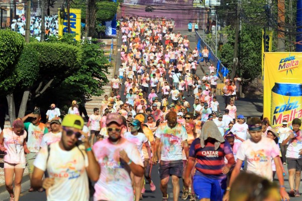 Las mejores imágenes del Color Run en Tegucigalpa