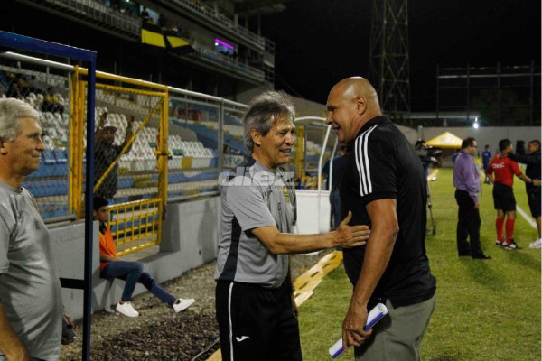 En fotos: La euforia de Wilmer Cruz y la barra del Real España estalla de furia