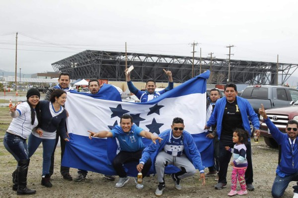 Curiosas: Las fotos que no viste por la TV del Honduras-USA