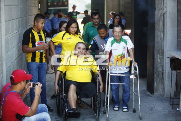 Fotos: El ambiente en el clásico sampedrano entre Marathón-Real España