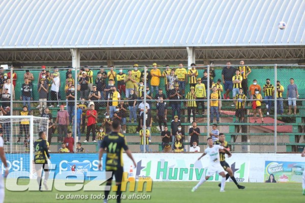 Lo que no se vio en TV: Los disturbios en el Olimpia-Vida, bellas mujeres y estadios llenos