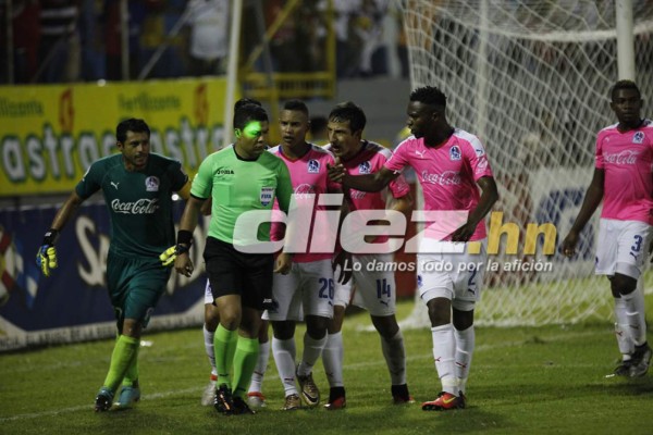 Las imágenes que no viste en televisión del Real España-Olimpia