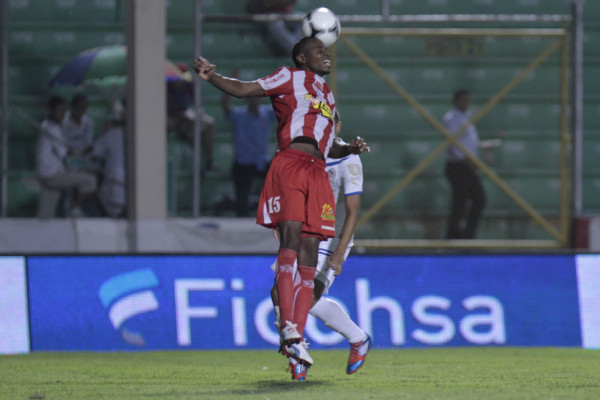 'Goleada de Olimpia al Vida en el estadio Nacional'