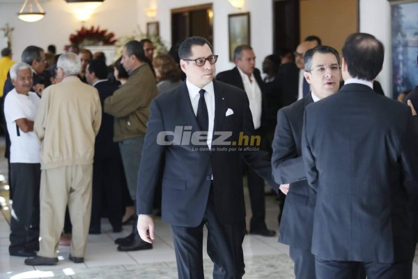 Empresarios, ex presidentes y periodistas: Las personalidades en el velatorio de Rafael Ferrari