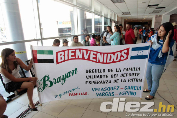 Sub-17 de Honduras, recibida como héroes.