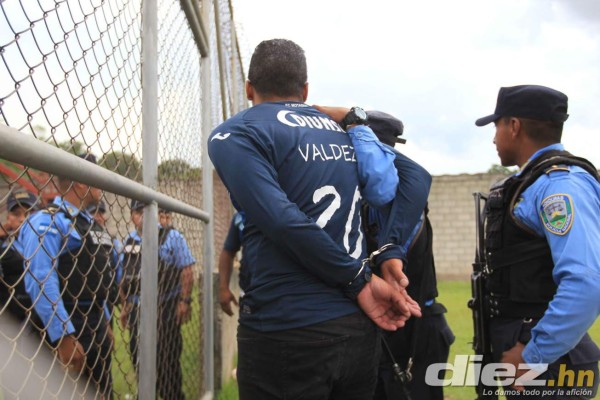 No se vio en TV: La mujer de Emilio Izaguirre deslumbró, detenidos, armas blancas y el auto de Beckeles