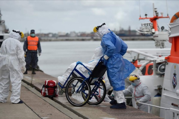 Greg Mortimer, el crucero que atracó en Montevideo con más de 100 casos de coronavirus