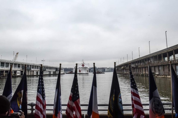 El impresionante buque hospital militar que llega Nueva York para combatir el coronavirus