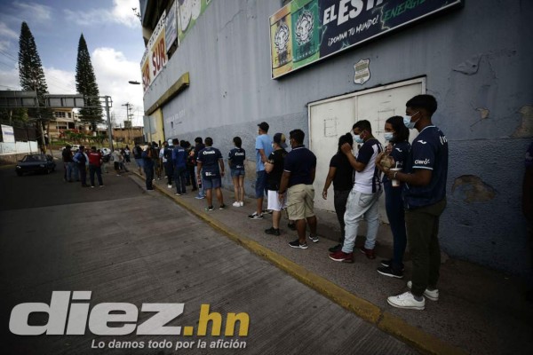 Fotos: Así celebró Félix Crisanto su gol con Olimpia, el show de inauguración y el hijo del 'Nene' Obando debutó