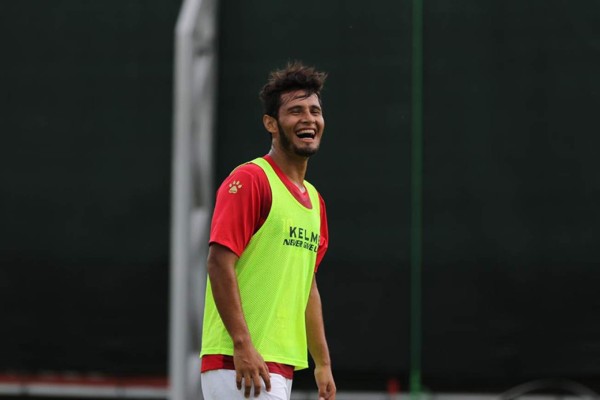 Pruebas de hisopado, exámenes de sangre y mascarilla; así se entrenan los legionarios