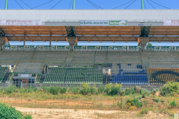 ¡Con uno de Honduras! Grandes estadios que fueron abandonados