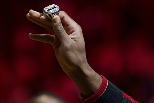 Fiesta, anillos, belleza en gigante inicio de la NBA