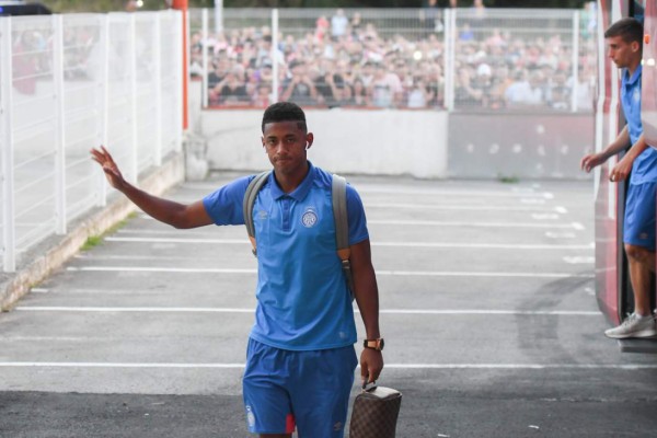 EN FOTOS: El 'cariñito' que le dejó 'Choco' Lozano a Nacho ante Real Madrid