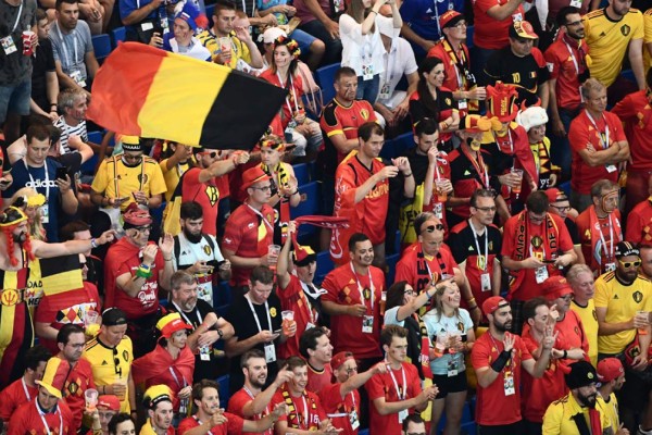 COLOR: El hombre araña y las chicas lindas de México y Brasil acaparan las miradas