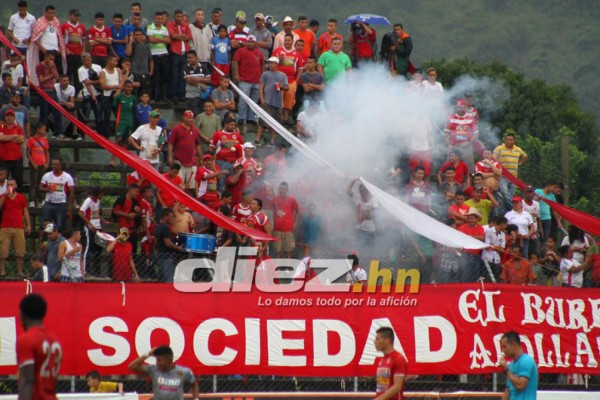 Las curiosas imágenes que dejó el Real Sociedad-Real España en Tocoa