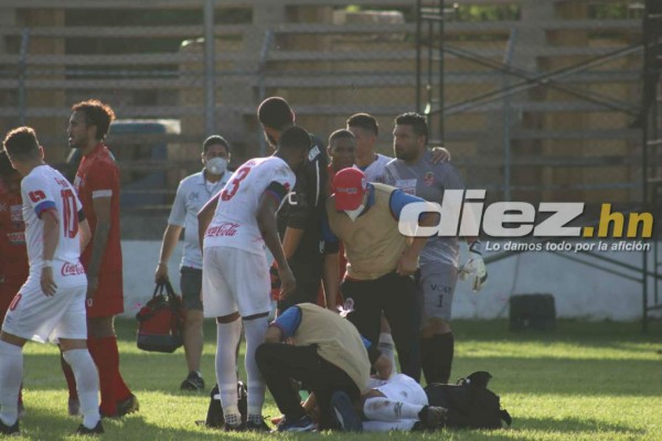 Fotos: La bronca de Obed con Carlos Pineda y el portero del Real de Minas que jugó de delantero